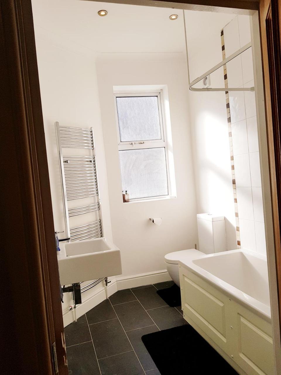 Cogie Abode Bed & Breakfast Enfield Bilik gambar