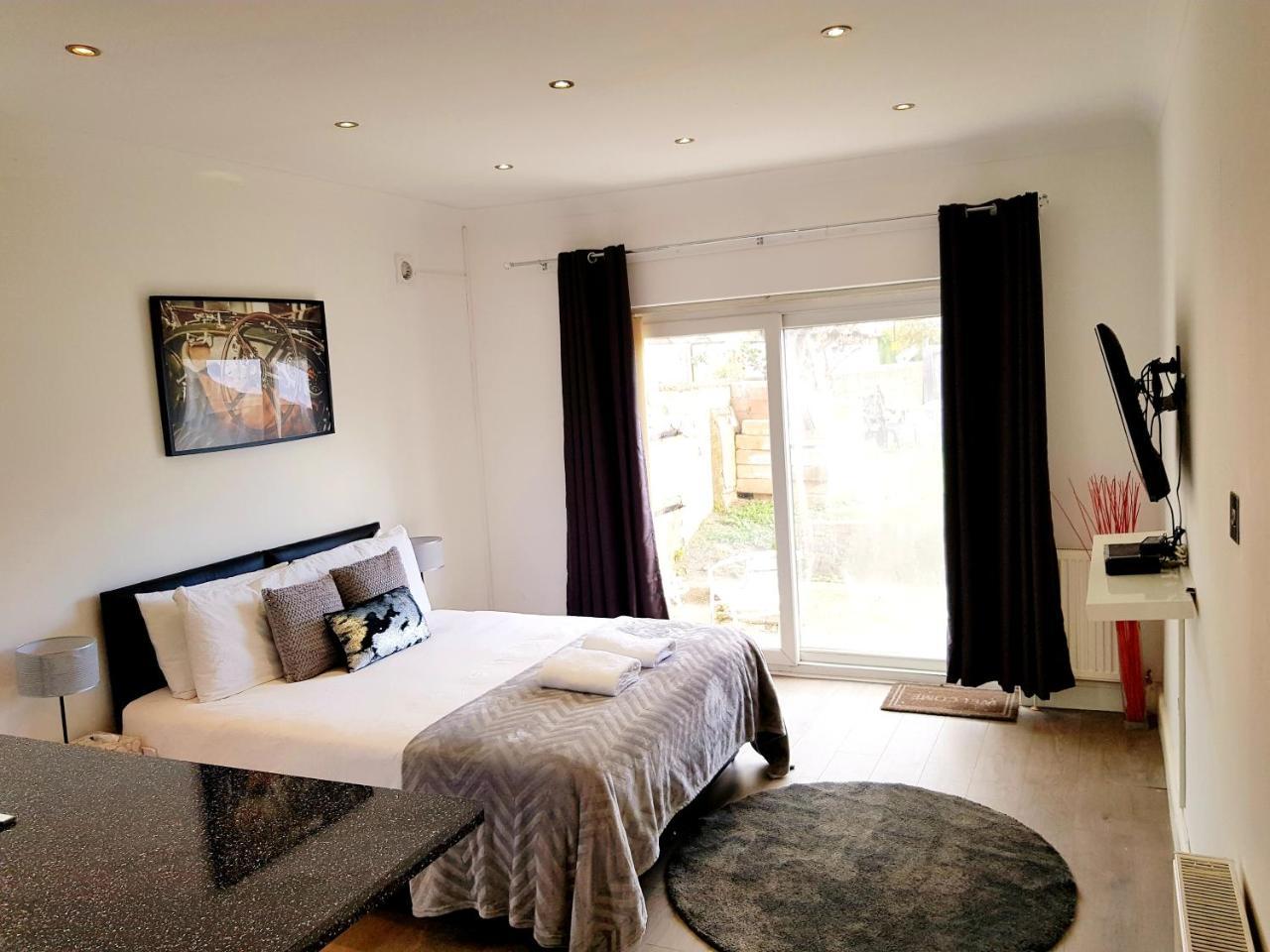 Cogie Abode Bed & Breakfast Enfield Bilik gambar