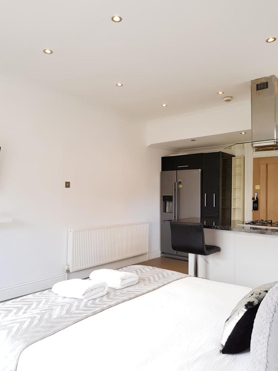 Cogie Abode Bed & Breakfast Enfield Bilik gambar